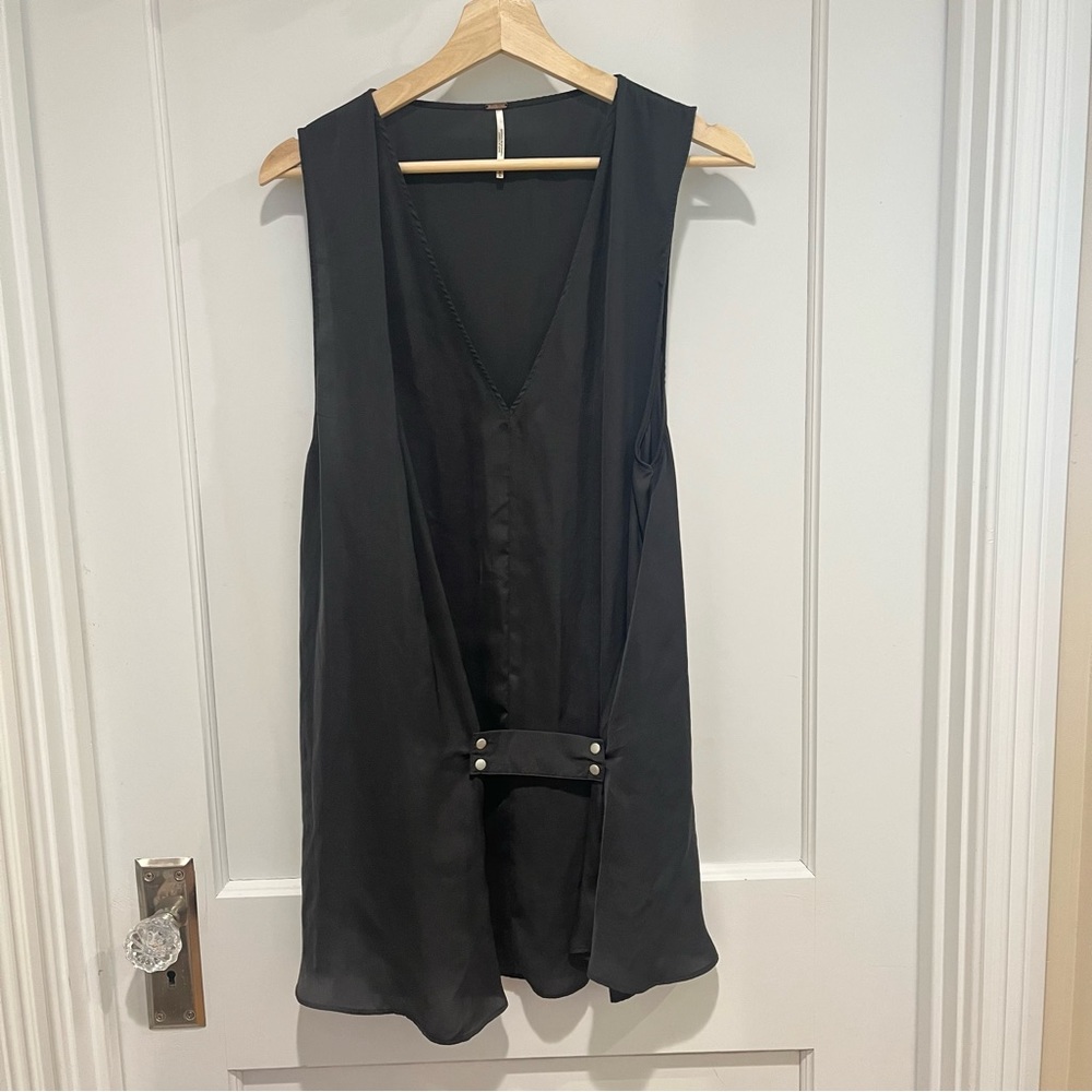 ⭐️ Free People Black V-Neck Sleeveless Mini Dress S